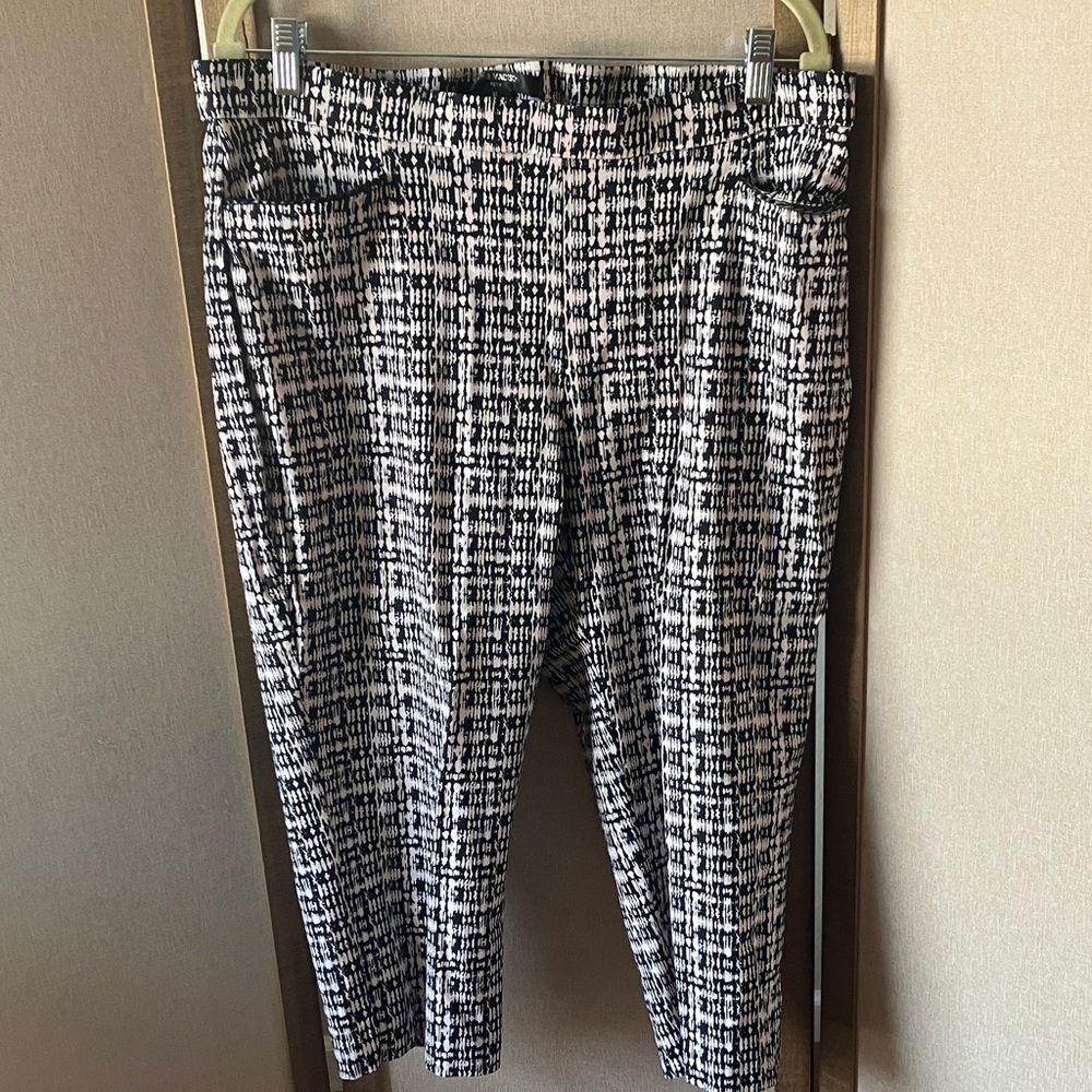 FINAL MARKDOWN 89th & Madison ladies cropped slacks 16